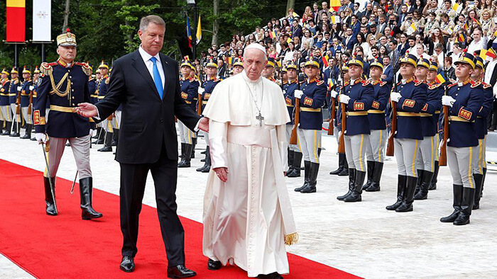papa-francis-duvardan-duvara-hali-3_foj.jpg (159 KB)